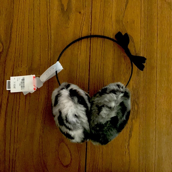 Accessories Nwt Black And Grey Cheetah Print Ear Muffs Poshmark